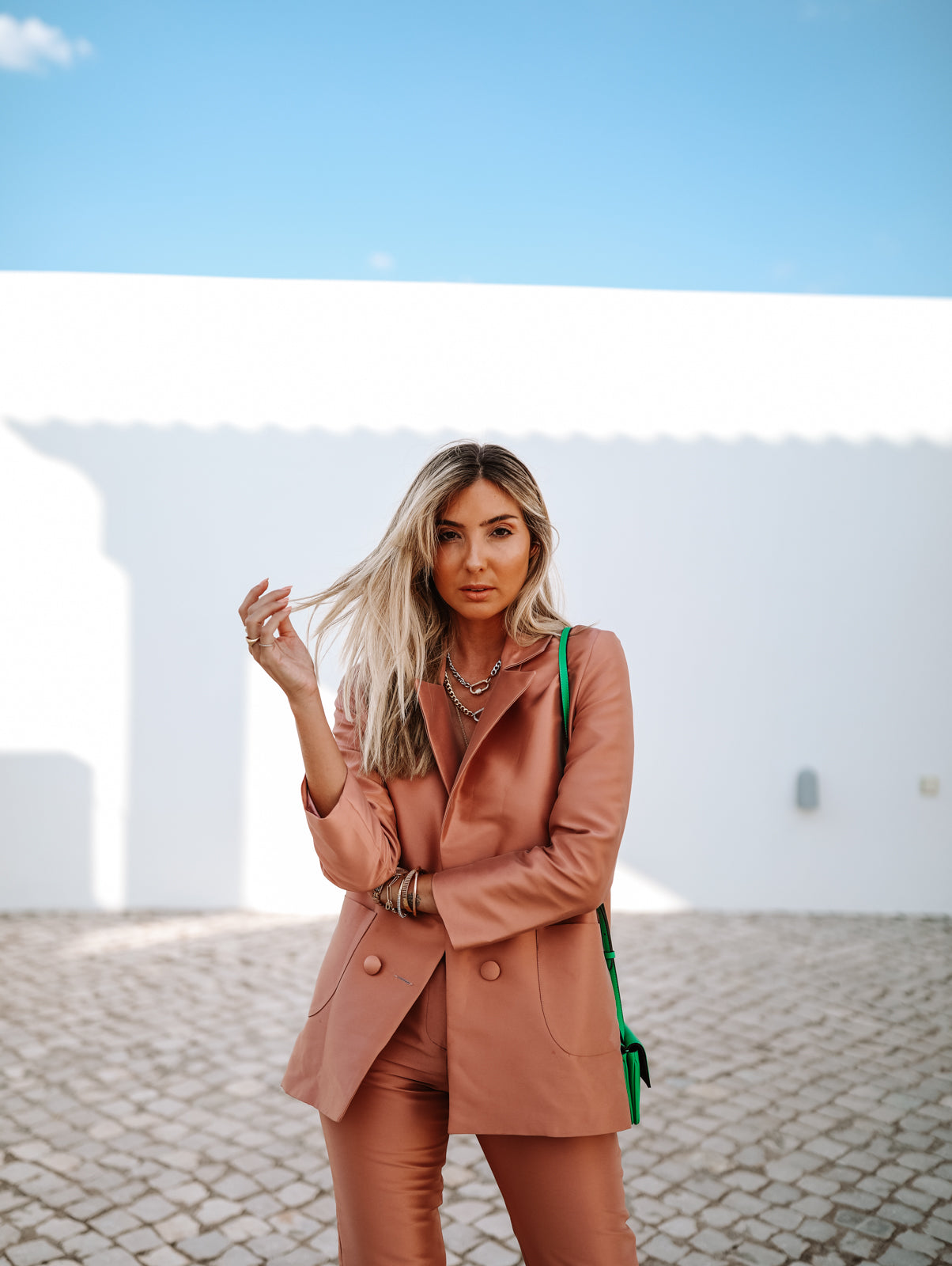 Traje Menice